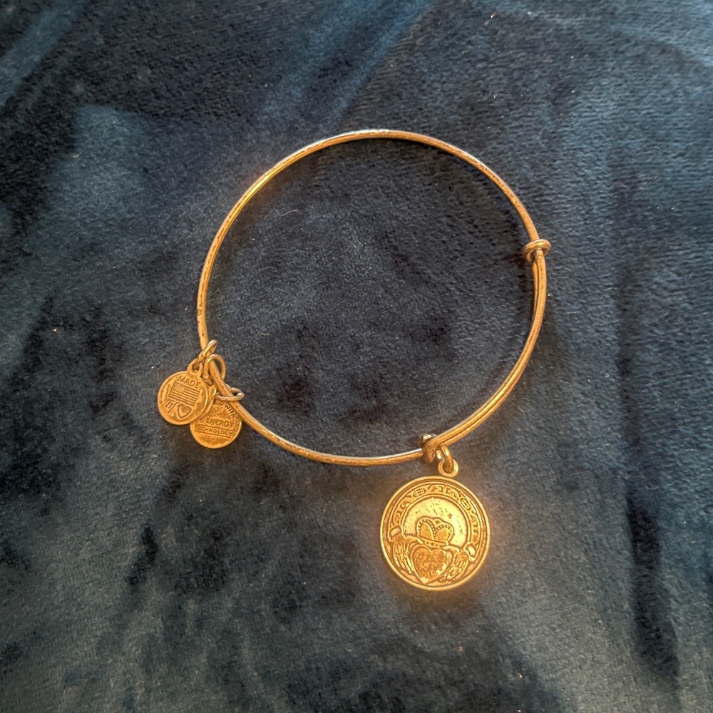 Alex and Ani claddagh bracelet